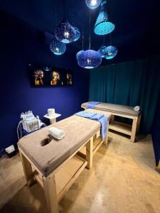 a blue room with a sink and blue lights at Riad & Spa Stella Cadente Marrakech in Marrakesh