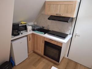 a small kitchen with a sink and a stove at Studio confort in Saint-Omer