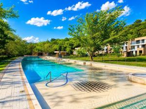 a swimming pool with a metal railing in the middle at Miramonte Payande in Nimaima +15 photos