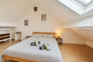 a bedroom with a large bed in a attic at La Maison des Poutres & Lumières - Emile Zola in Croix
