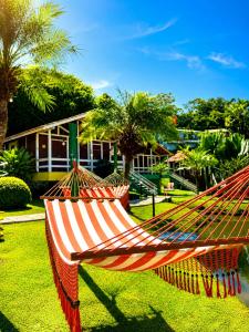 a hammock in a yard in front of a house at Pousada Suarez in Penedo