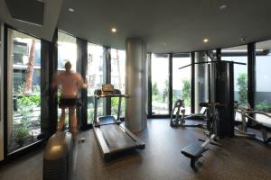 The fitness centre and/or fitness facilities at Turnkey Accommodation-North Melbourne