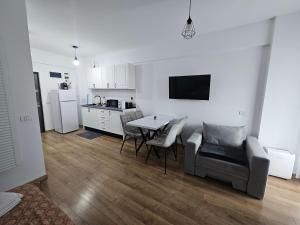 a living room with a table and chairs and a kitchen at Studio ANA Saturn 1 in Saturn