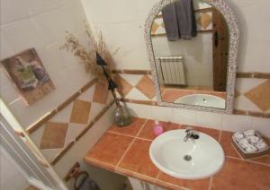 A bathroom at Apartamentos Rurales Azabal