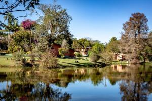 a view of a pond in a park with trees at Hotel Fazenda Morada Do Verde in Campo Limpo