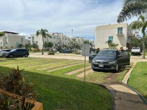 a car parked in a parking lot next to a building at Comfortable apartment with pool near beaches in Acapulco