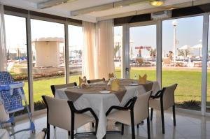 Restaurace v ubytování Sharjah Carlton Hotel