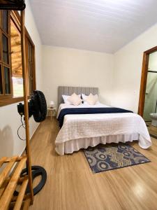 a bedroom with a bed with a camera on a tripod at Sítio Anna in São Thomé das Letras +51 photos