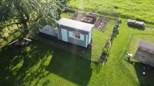an overhead view of a small house in a field at Genau So - Schäferwagen in Maierhöfen +11 photos
