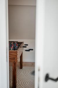 a foosball table in a room with a chessboard at Vakantiewoning Spoor 23 in Borgloon