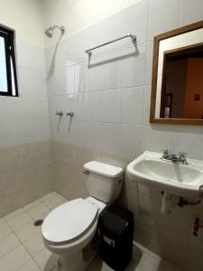 a bathroom with a toilet and a sink at Casa María Bonita - Loft Bonito in La Cal