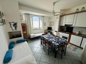 a kitchen with a table and chairs in a room at Salsedine - Immobilevante in Ponza