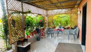 an outdoor patio with a table and chairs at Dar Calme Takad in Ben Guemoud