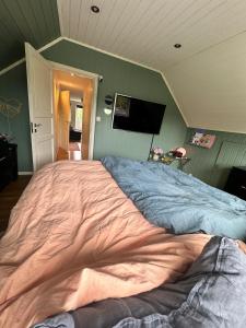 a bedroom with a large bed in a room at hus in Moss