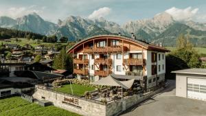 a building with a view of a mountain at Sunnsait - Appartements für Genießer in Maria Alm am Steinernen Meer