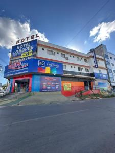 a building with colorful signs on the side of it at Londres hotel thur in Brasília