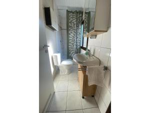 a small bathroom with a sink and a toilet at Rückzugsort mit Terrasse, Eschede in Eschede