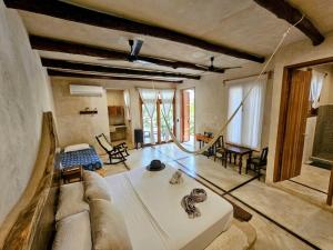 a living room with a couch and a table at La Casa de Mia Holbox in Holbox Island
