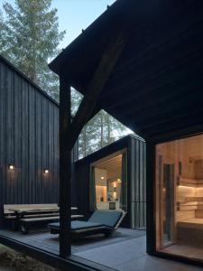 a modern house with a black roof at Hutstuf Bertogne in Bertogne