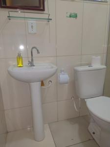 a bathroom with a sink and a toilet at Hospedaria São Francisco in Cachoeira Paulista