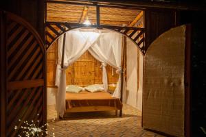 a bedroom with a bed in an arch way at Hotel MulataRetreat in La Mesa