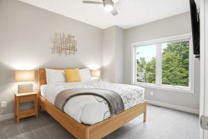 a bedroom with a bed and a window at Lakefront Luxury in Mound