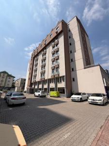 a large building with cars parked in front of it at Korkmaz Rezidans in Kayseri
