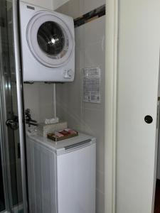 a washing machine sitting on top of a washer at I Tre Oleandri Varenna in Varenna