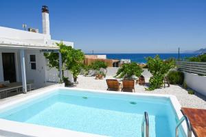 a swimming pool on the roof of a house at Mandrakia Living House in Mandrakia