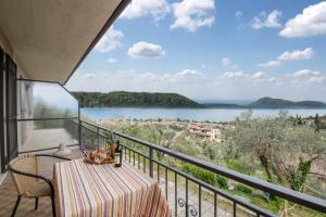 a balcony with a table and a view of a lake at Al Agave sotto in Toscolano Maderno