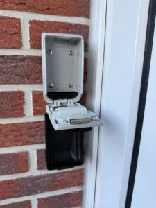 a security camera attached to a brick wall at Fehn Appartement II - Stay Apartment nahe Zentrum, Küche, Parkplatz & Highspeed WLAN in Papenburg