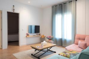 a living room with a couch and a table at Casa Naranjo - Plaza Mayor Almagro in Almagro