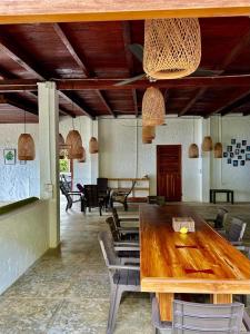 a dining room with a wooden table and chairs at Mareselva Lodge in Acanti