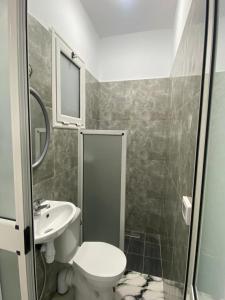 a bathroom with a toilet and a sink at Villa pamplemousse in Banī ‘Aţāʼ +23 photos