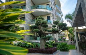 a building with a tree in front of it at SA Apartments! Luxury Residence with Private Beach in Alanya