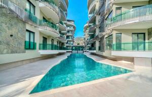 a swimming pool in the middle of a building at SA Apartments! Luxury Residence with Private Beach in Alanya
