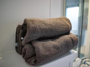 a pile of towels sitting on a counter in a bathroom at De Huismus in Heiloo +24 photos