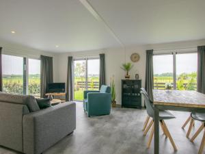 a living room with a couch and a table at De Huismus in Heiloo
