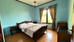 a bedroom with a bed with pink pillows and a window at Villa Kay Serenity in Sampal 2 +25 photos