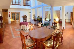 a living room with a wooden table and chairs at CASA NARDO ALOJAMIENTO RURAL in Argés