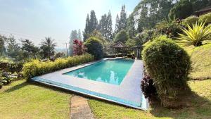 a swimming pool in the yard of a house at Villa Kay Serenity in Sampal 2