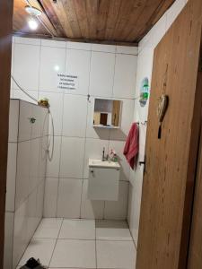 a small bathroom with a toilet and a sink at Abrigo e Camping Recanto das Arvores in Itamonte