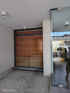a room with a sliding glass door in a building at Monoambiente céntrico Sara in Gualeguaychú