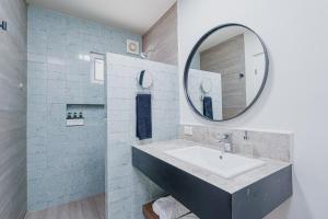 a bathroom with a sink and a mirror at Casa Verde in Monterrey +48 photos