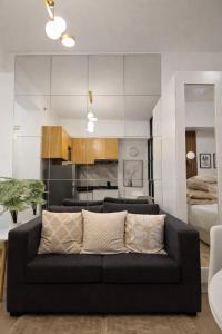 a living room with a couch and a kitchen at Vinyce Studio in Cagayan de Oro