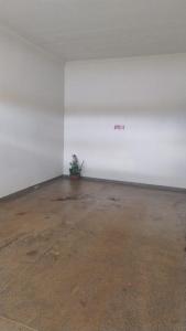 a empty room with a plant in the middle of it at Stilus pousada in Sinop