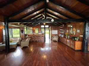 a living room with wooden walls and a wooden floor at Ucuilagi Resort in Matei
