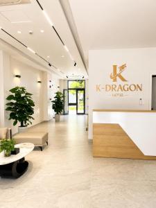 a lobby with a k dragon hotel sign on the wall at K-Dragon Hotel Đồi Rồng, Đồ Sơn in Ðông Thôn