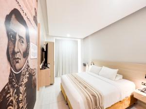 a bedroom with a bed and a poster of a man at Casa Helena Hotel Centro Historico in Cartagena de Indias