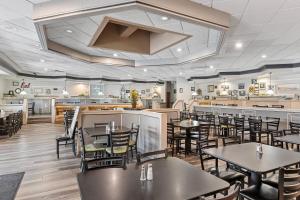 a dining room with tables and chairs in a restaurant at Quality Inn Sumter near Shaw AFB in Sumter